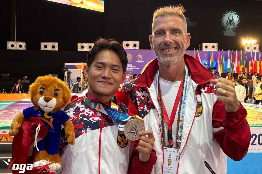 World Yogasana Championship 2026: How Two YogaFX Graduates Won 7 Medals 2 Arkan Fauzan Riyanto, 2022 YogaFX graduate, with two silver and three bronze medals won at the World Yogasana Championship 2026 for Indonesia