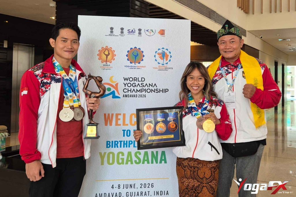 World Yogasana Championship 2026: How Two YogaFX Graduates Won 7 Medals 4 YogaFX teacher training graduates Ivara Candra Kartika and Arkan Fauzan Riyanto with all seven of Indonesia’s medals at the World Yogasana Championship 2026